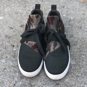 Steve Madden Lancer Sneaker in Army Green/Camo